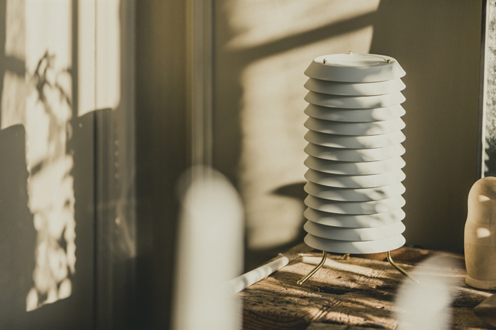 Maija 15 Tischleuchte, weiß